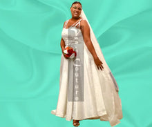 Cargar imagen en el visor de la galería, Vee&#39;s blissful gem bridal dress 3
