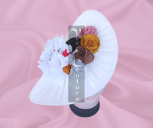 Load image into Gallery viewer, Vee&#39;s Couture Hat Daisy 3
