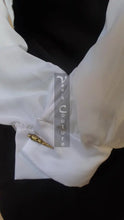 Cargar imagen en el visor de la galería, Vee&#39;s Long Sleeve Bolero White close up

